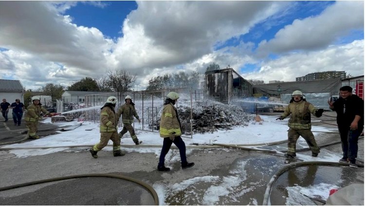 Pendik'te sahte içkilerin muhafaza edildiği depoda yangın çıktı